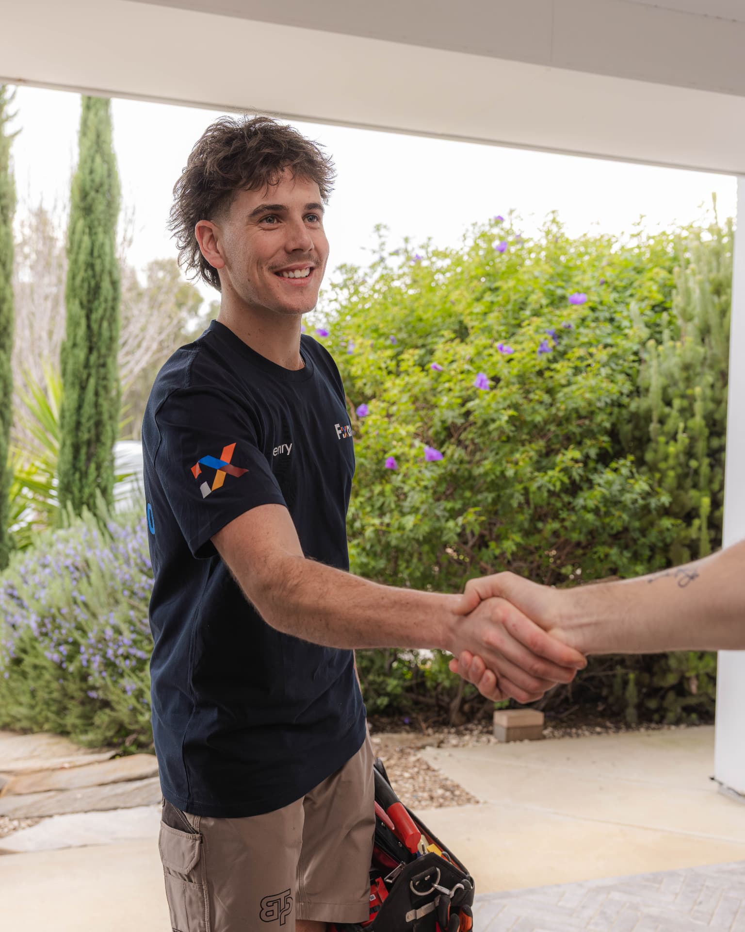 Fixara plumber shaking hands with a happy Adelaide customer