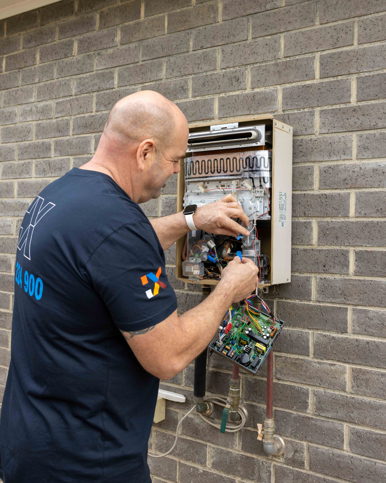 Fixara plumber repairing the electronics of a hot water service